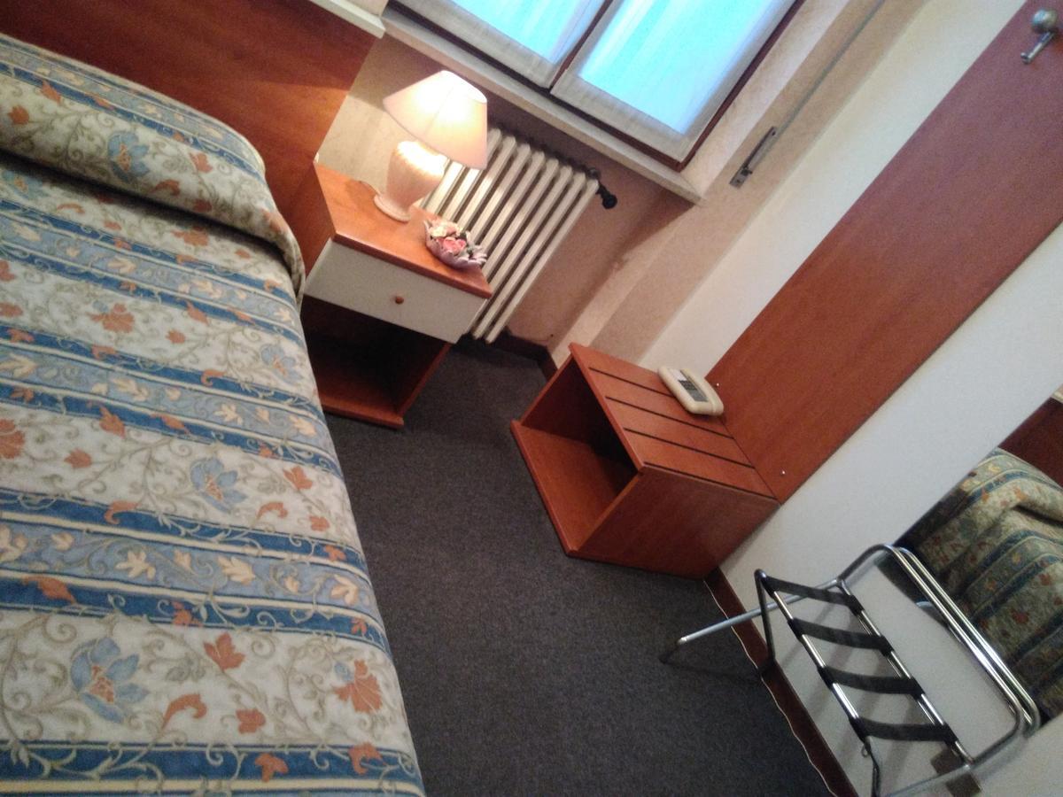 Hotel Elena Verona Luaran gambar