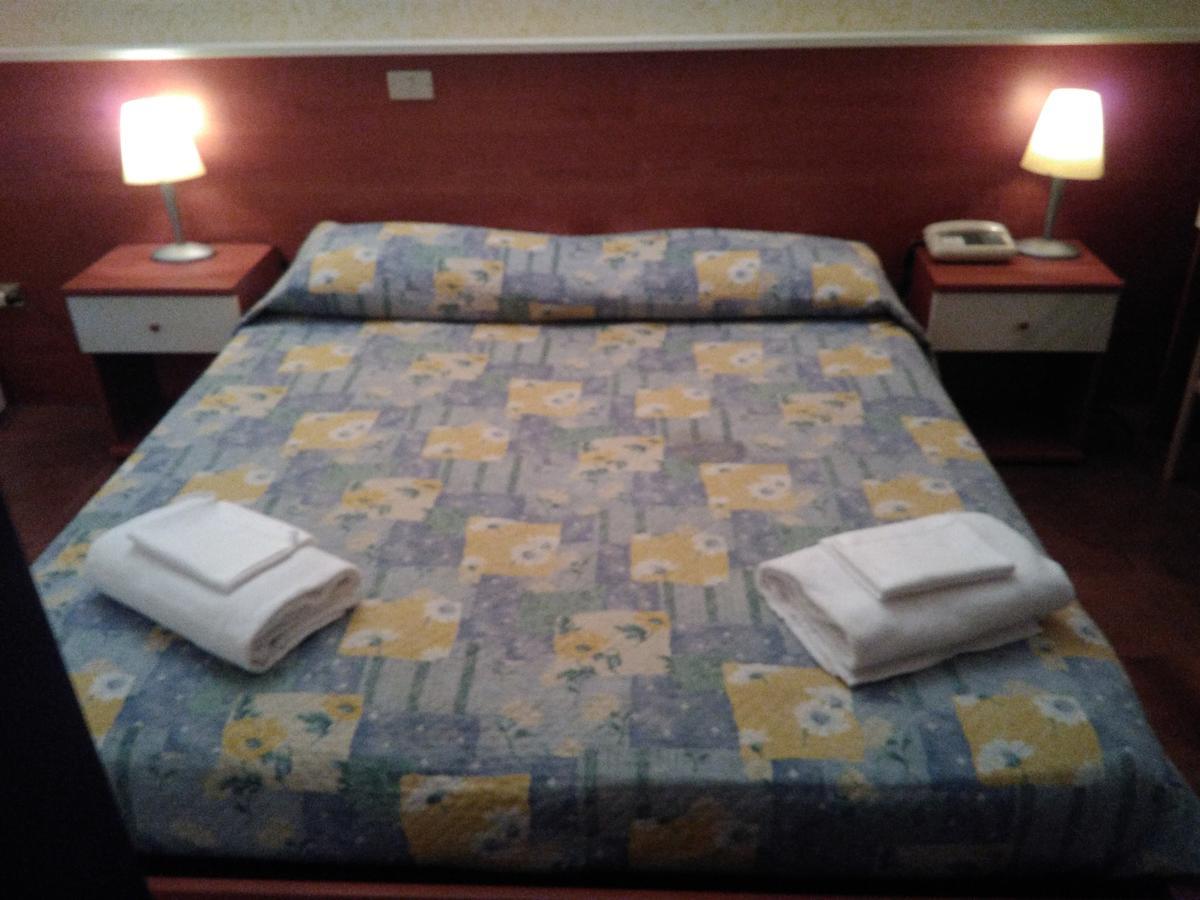 Hotel Elena Verona Luaran gambar