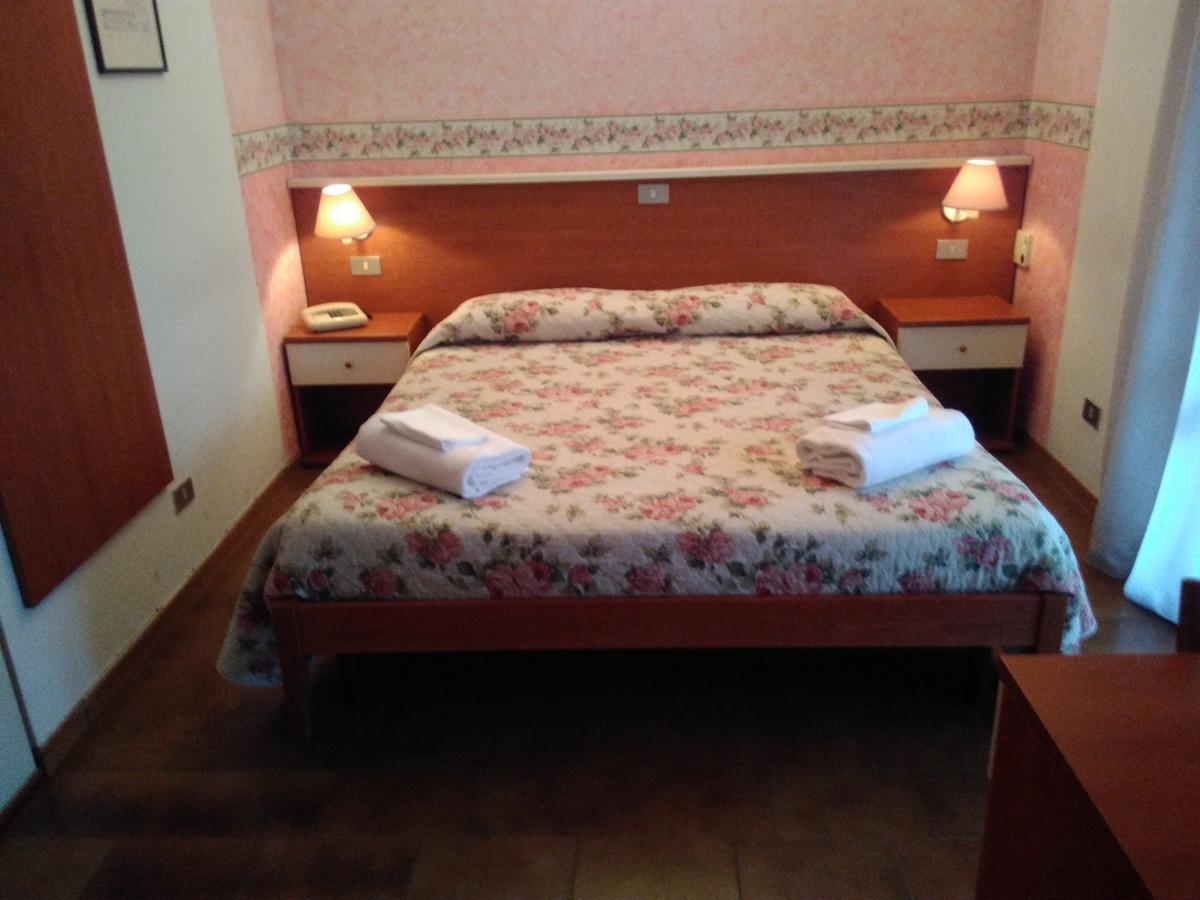 Hotel Elena Verona Luaran gambar