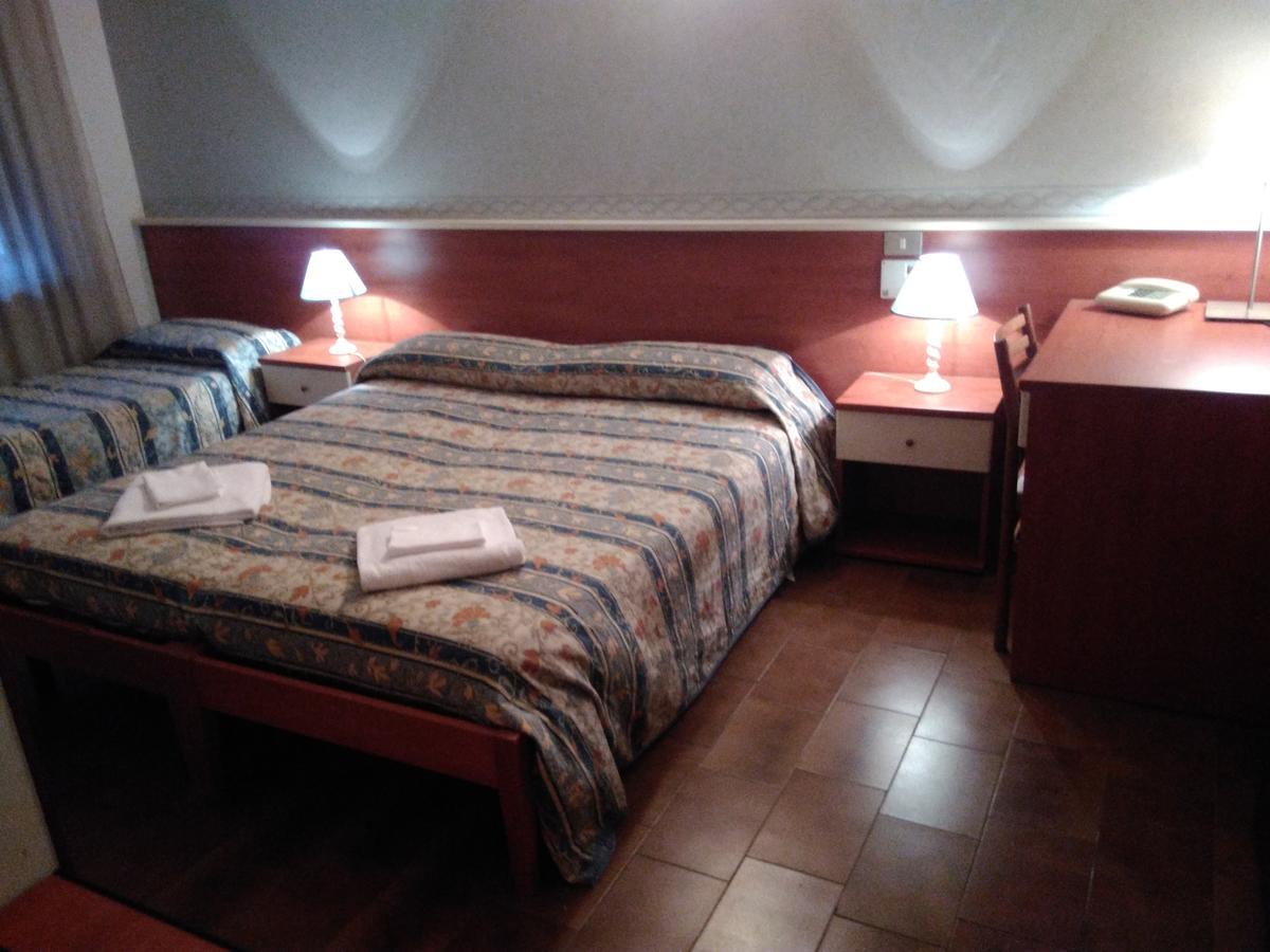 Hotel Elena Verona Luaran gambar