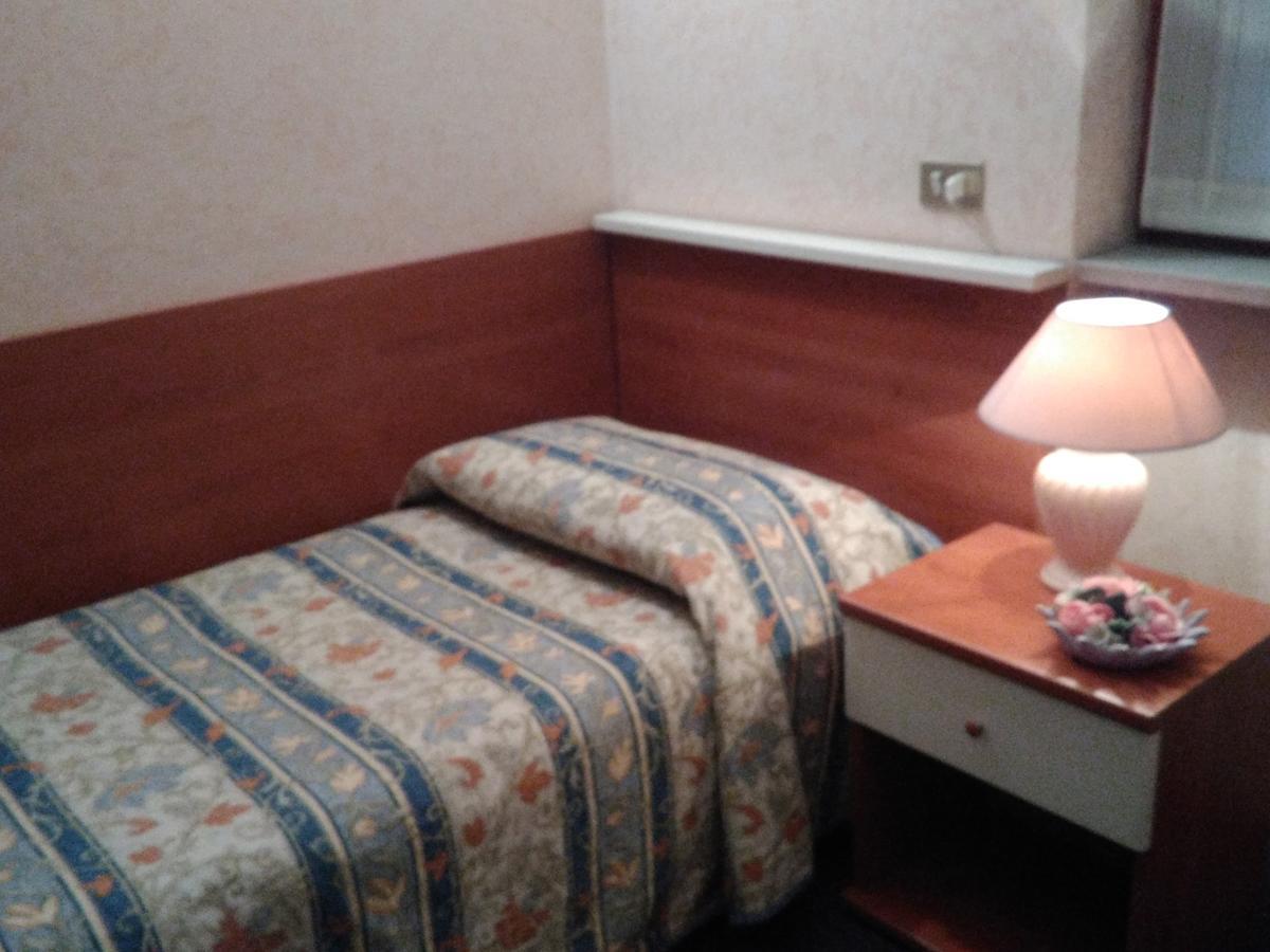 Hotel Elena Verona Luaran gambar