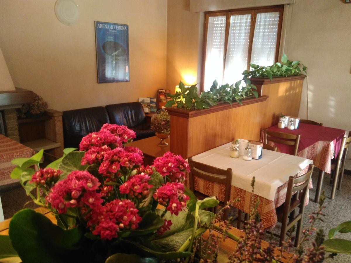 Hotel Elena Verona Luaran gambar